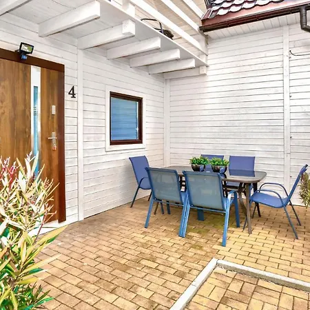 Vakantiehuis 2 Bedroom Beautiful In Grzybowo *